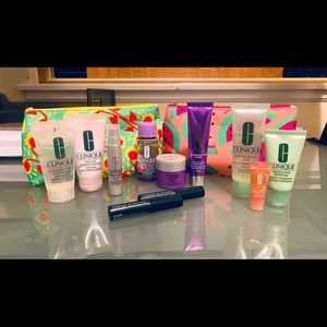 💥SOLD💥Clinique facial set with two FREE Clinique bags.